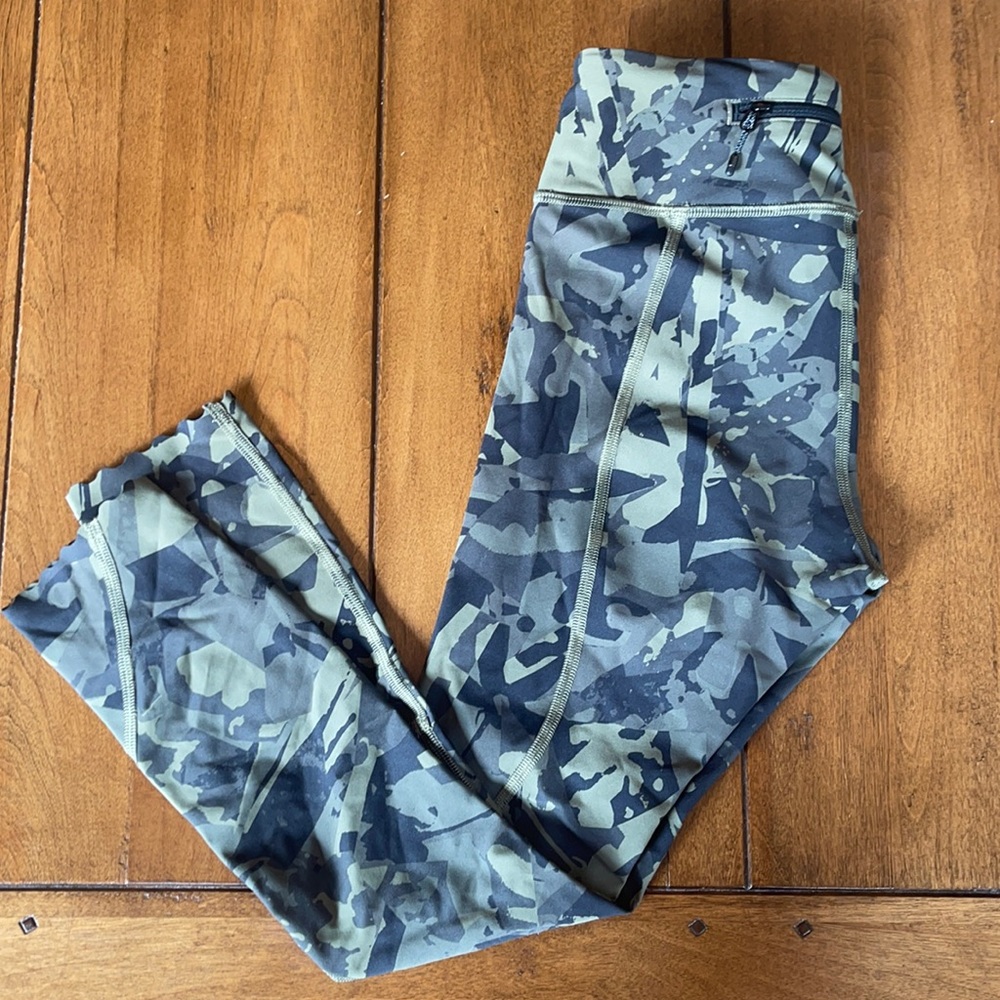 Lululemon camo tight stuff tight